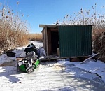 Сотрудники рыбного предприятия застряли во льдах под Астраханью