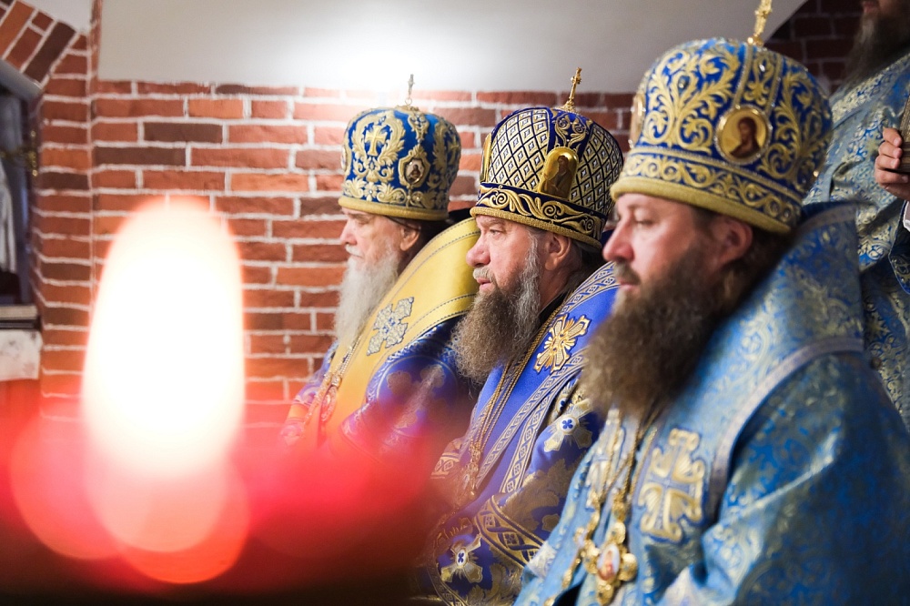 Игорь Мартынов поздравил митрополита Астраханского и Камызякского Никона с днем архиерейской хиротонии