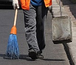  Астраханец будет год мести улицы за долги по алиментам