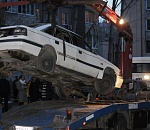 В Астрахани эвакуируют брошенные авто
