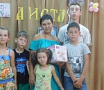 Астраханка взяла под опеку сразу пятерых детей