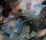 Астраханка застряла в канализационном люке