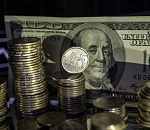 Рубль ослабел к доллару и евро