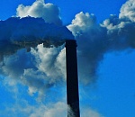 Сжигают мусор. Астраханцы  своими глазами увидели, что за дым валит из трубы в Трусовском районе