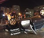 У "петровского дуба" в Астрахани перевернулась Приора 