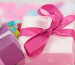 Минтруд запретил чиновникам не только получать, но и дарить подарки