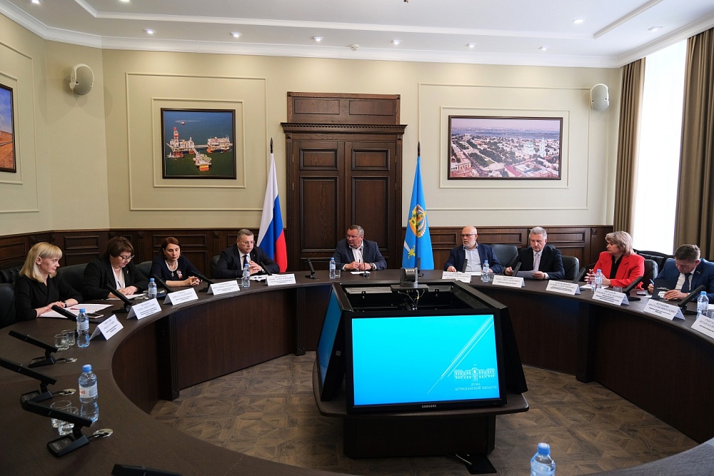 Руководство Думы Астраханской области провело встречу с Денисом Афанасьевым в преддверии отчета правительства региона