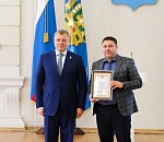 Игорь Бабушкин поздравил около 20 000 сотрудников астраханского ЖКХ с предстоящим событием