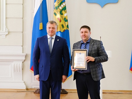 Игорь Бабушкин поздравил около 20 000 сотрудников астраханского ЖКХ с предстоящим событием