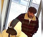 В Астрахани разыскивают вора, забравшего из банкомата чужие деньги