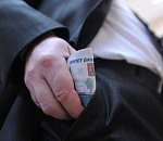 Муниципальным чиновникам разрешили выкупать подарки