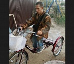 В Астрахани прохожий отобрал велосипед у мальчика-инвалида