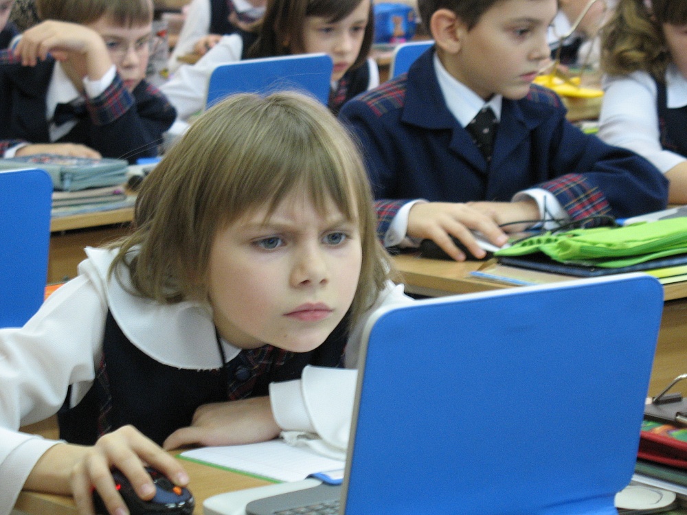 "Яндекс" завершит разработку электронных учебников для астраханских школ в 2015г 