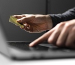 С дроппера из Сибири взыскали деньги, украденные мошенниками у астраханской пенсионерки