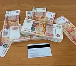 В аэропорту Астрахани задержали курьера мошенников с похищенным у пенсионерки миллионом
