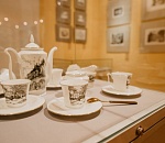 Астраханцев приглашают посмотреть уникальный фарфор с астраханскими видами