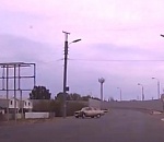 В Астрахани на видео попало, как водитель берет на таран столб