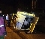 Вчера вечером в Астрахани при странных обстоятельствах перевернулась маршрутка