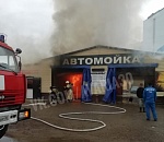 В Астрахани сгорела автомойка