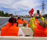 В Астрахани запустили водные экскурсии по городским каналам