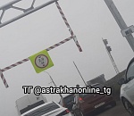 Рамка-ограничитель на астраханском мосту вновь сорвана