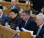 На пленарном заседании Думы Астраханской области депутаты рассмотрели более 35 вопросов