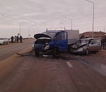 Под Астраханью столкнулись "Приора" и грузовая "Газель": пострадали три человека