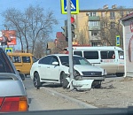 На Яблочкова машина впечаталась в столб