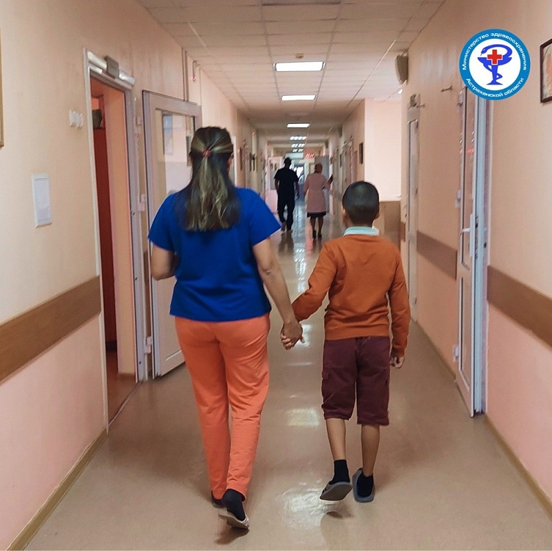 Астраханские медики поставили ребёнка на ноги после тяжёлой аварии