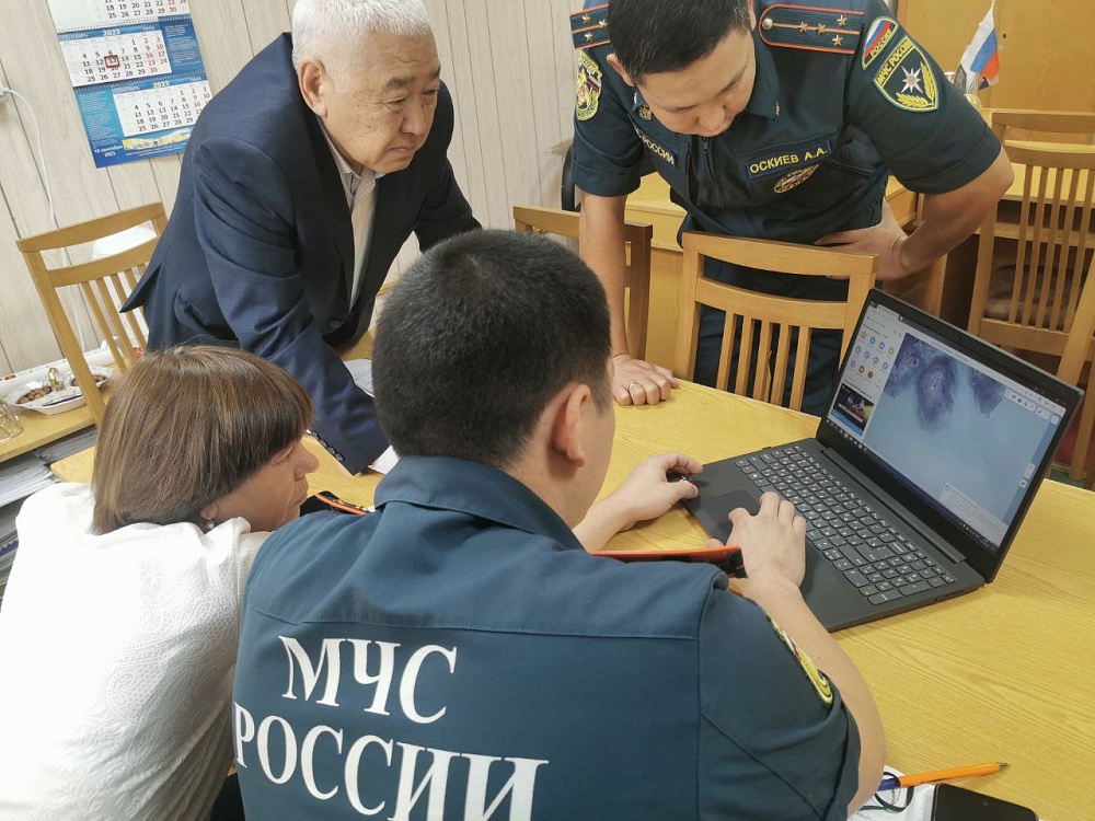 В соседней от Астрахани Калмыкии утверждают, что природные пожары полыхают в Дагестане