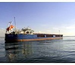 К судну, севшему под Астраханью на мель, идет на помощь сухогруз