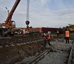 В Трусовском районе железнодорожный переезд откроют на три часа позже