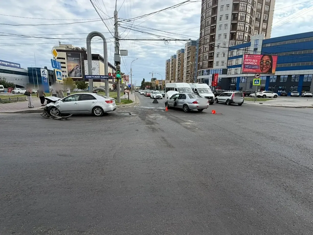 Маленькую девочку увезли в больницу после ДТП у «Алимпика» в Астрахани