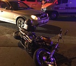 В центре Астрахани столкнулись мотоцикл и легковушка