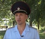 Приятно, что в нашей полиции служат такие люди: астраханский полицейский спас девочку на пожаре