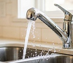 В астраханских домовладениях постепенно восстанавливается водоснабжение