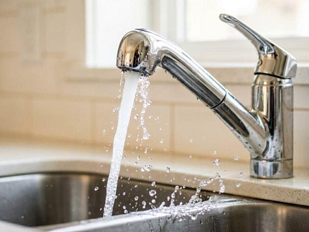 В астраханских домовладениях постепенно восстанавливается водоснабжение