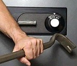 Под Астраханью двое молодых людей ограбили мебельный салон