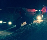 Под Астраханью грузовик с прицепом съехал на обочину и увяз в глине