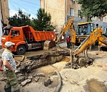 Астрводоканал: с серьезной аварией на магистральном трубопроводе  ремонтники бьются с понедельника