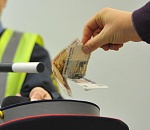 Двух сотрудников ДПС в Астрахани задержали за взятку