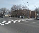 На пешеходных переходах в Астрахани обновляют разметку
