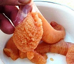 В Астрахани задержали иномарку со 100 кг щучьей икры в салоне