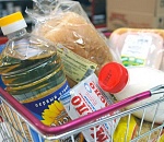 Мать с дочерью убежали из астраханского супермаркета с набитыми битком сумками с продуктами