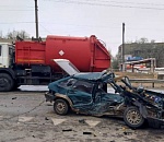 Жестокое ДТП с мусоровозом и легковушкой: погиб астраханец