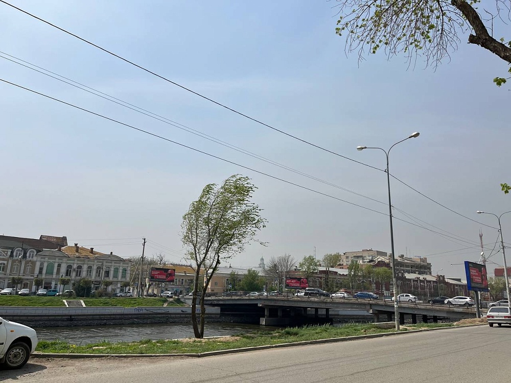 Жара и ветер с пылью ждут астраханцев в субботу 