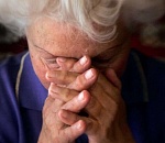 В Астрахани продавец спортивного питания помог пенсионерке в покупке протеина