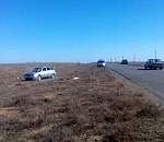 На астраханской трассе автоледи, нарушив правила, опрокинула машину