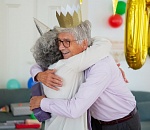 Игорь Бабушкин поздравил пожилых астраханцев с праздником