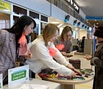 Сегодня в астраханском аэропорту местные библиотекари подарили пассажирам свыше 300 книг